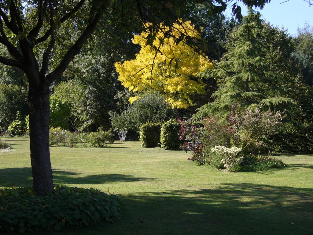 Bed and Breakfast Les Jardins De L'Aulnaie Fontaine-sous-Jouy Exterior foto