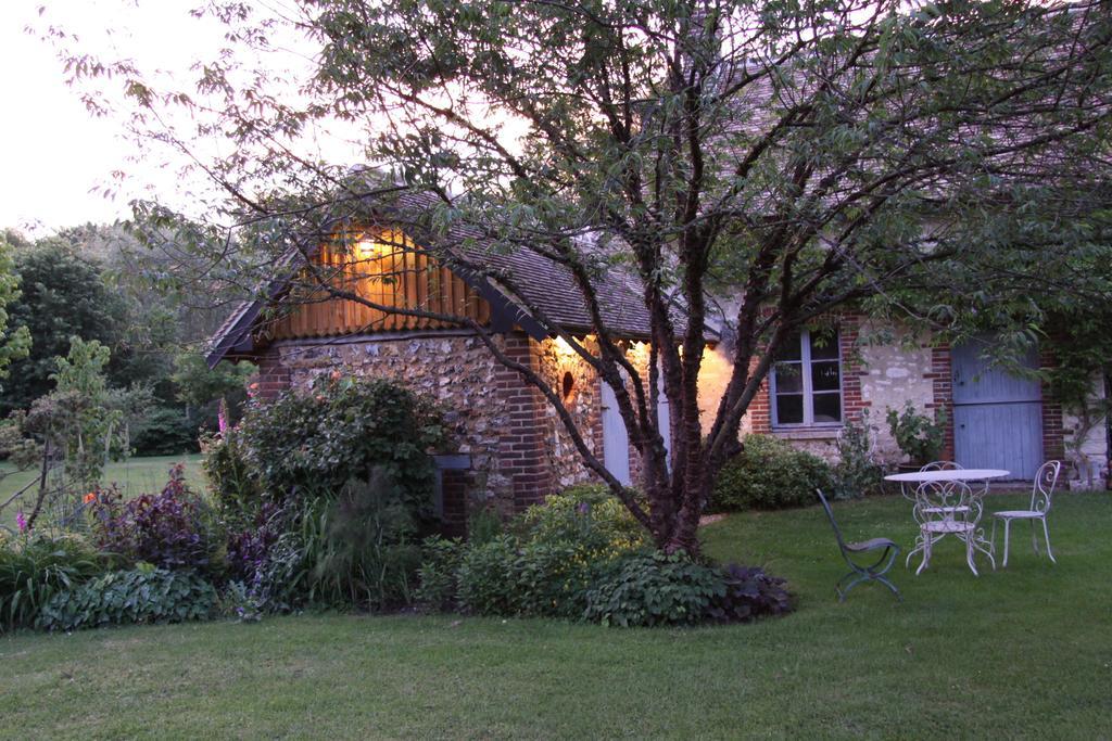 Bed and Breakfast Les Jardins De L'Aulnaie Fontaine-sous-Jouy Exterior foto