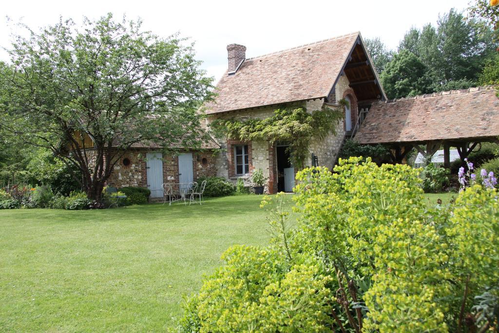 Bed and Breakfast Les Jardins De L'Aulnaie Fontaine-sous-Jouy Exterior foto